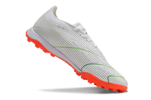 Carregar imagem no visualizador da galeria, ADIDAS PREDATOR ELITE 24 SOCIETY
