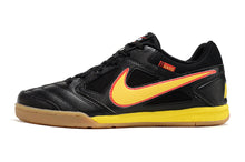 Carregar imagem no visualizador da galeria, Futsal Supreme x Nike SB Gato
