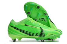 Carregar imagem no visualizador da galeria, CHUTEIRA NIKE MERCURIAL VAPOR 15 TRAVA MISTA (removível)
