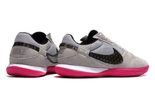 Carregar imagem no visualizador da galeria, CHUTEIRA NIKE STREET GATO FUTSAL
