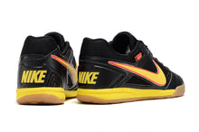 Carregar imagem no visualizador da galeria, Futsal Supreme x Nike SB Gato
