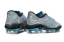 Carregar imagem no visualizador da galeria, Chuteira Nike Hypervenom Phantom FG
