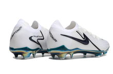 Carregar imagem no visualizador da galeria, Nike Gripknit Phantom LUNA Elite Dynamic Fit FG
