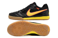 Carregar imagem no visualizador da galeria, Futsal Supreme x Nike SB Gato
