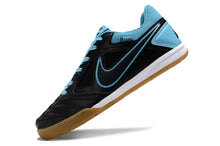 Carregar imagem no visualizador da galeria, Futsal Supreme x Nike SB Gato
