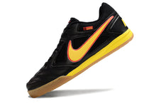 Carregar imagem no visualizador da galeria, Futsal Supreme x Nike SB Gato
